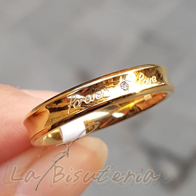 Anillo acero modelo 12200008. Oro y mensaje grabado