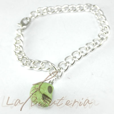 detalle pulsera calaveras verde