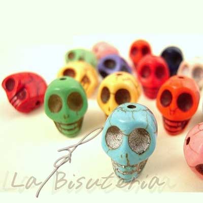 Lote abalorios calaveras de colores 50 unidades.