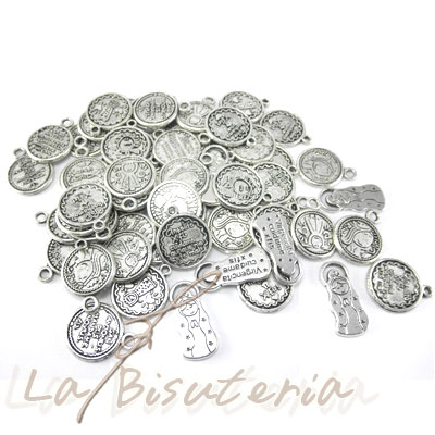 Lote 50 medallas Virgencita Plis, variadas. Regalo comunin (55