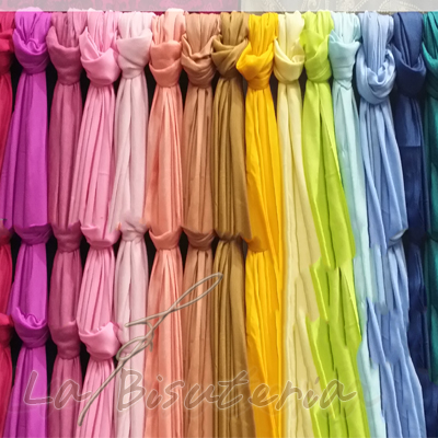 - Por lotes de 12 unidades Pashmina de colores (8 euro/u)